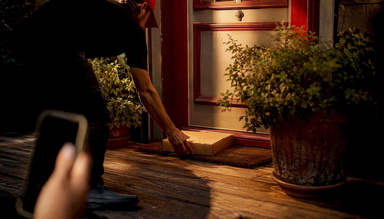 Order pizza no car delivery: contactless made easy