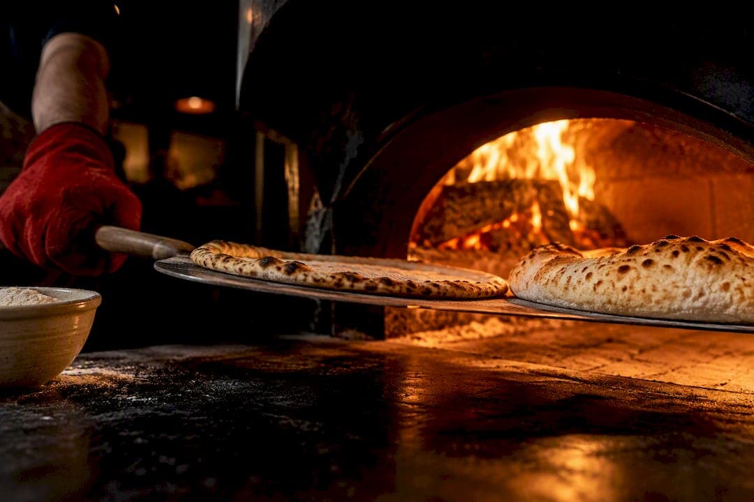 Choose by Taste and Dough: Thin Crust vs Thick for Any Meal