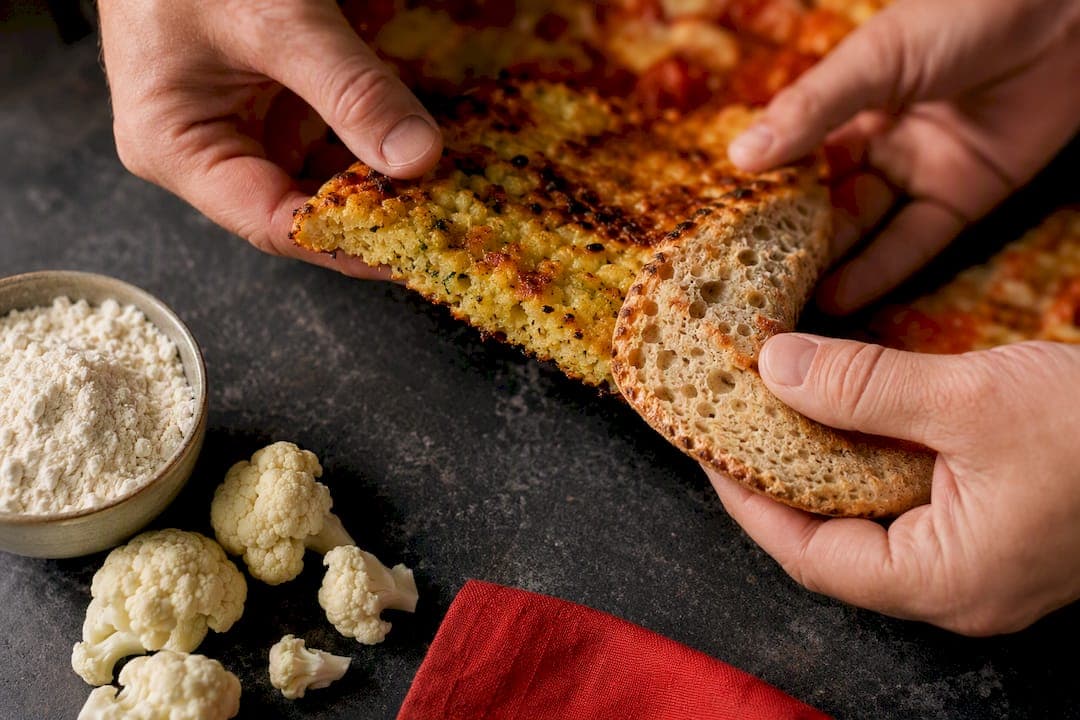 Protect Celiac Diners: Cauliflower vs Gluten-Free Crusts for Home Cooks