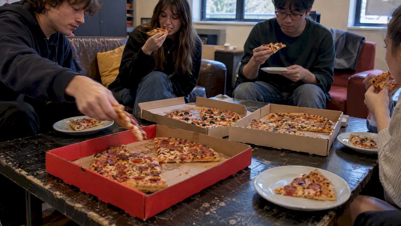 Pizza Slices Per Person: Calculate Any Group in 3 Steps