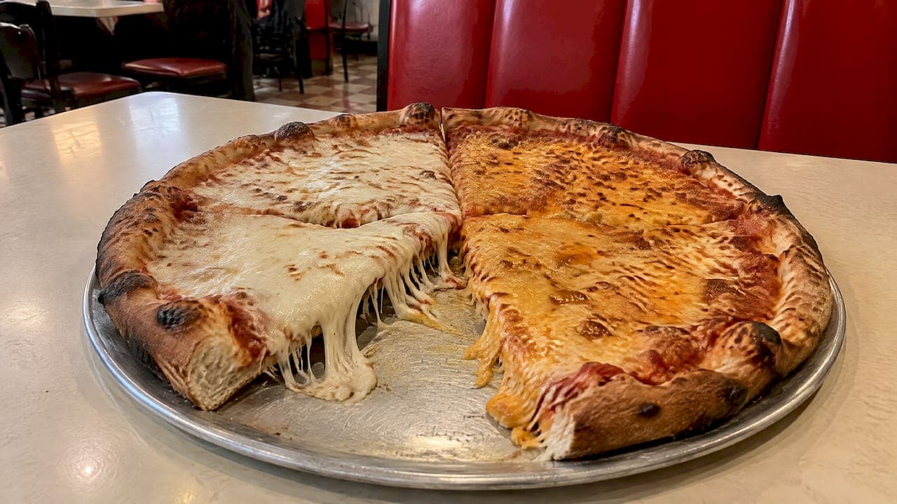 Mozzarella vs Cheddar: Which Cheese Is Better on Pizza?